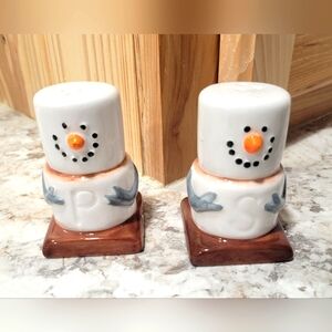 Ceramic Smores Salt and Pepper Shakers By‎ CTW Home Collection Christmas Decor